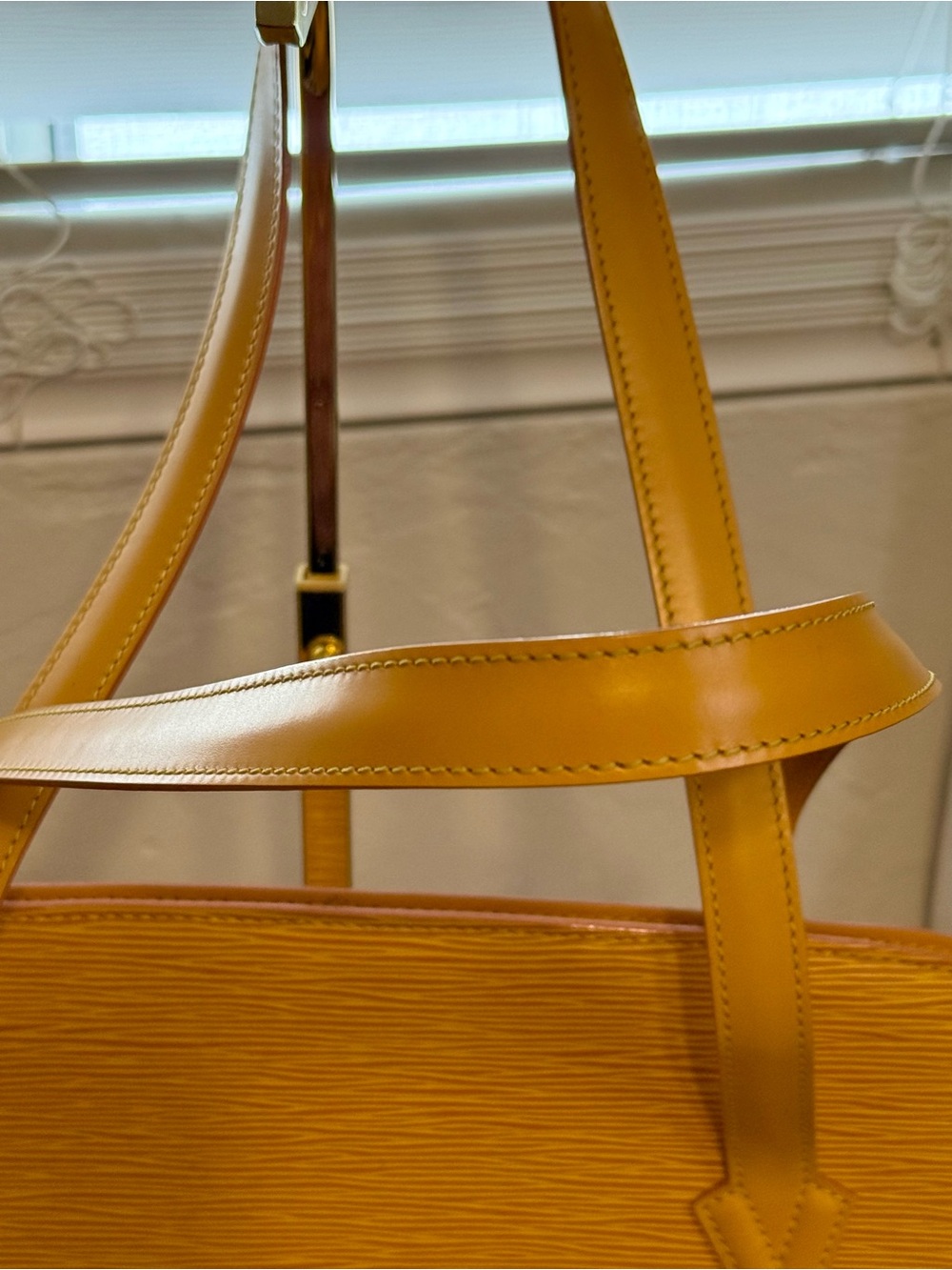 Louis Vuitton Lussac Yellow Epi Leather Shoulder Tote Bag VI953 Vintage France - Picture 2 of 6